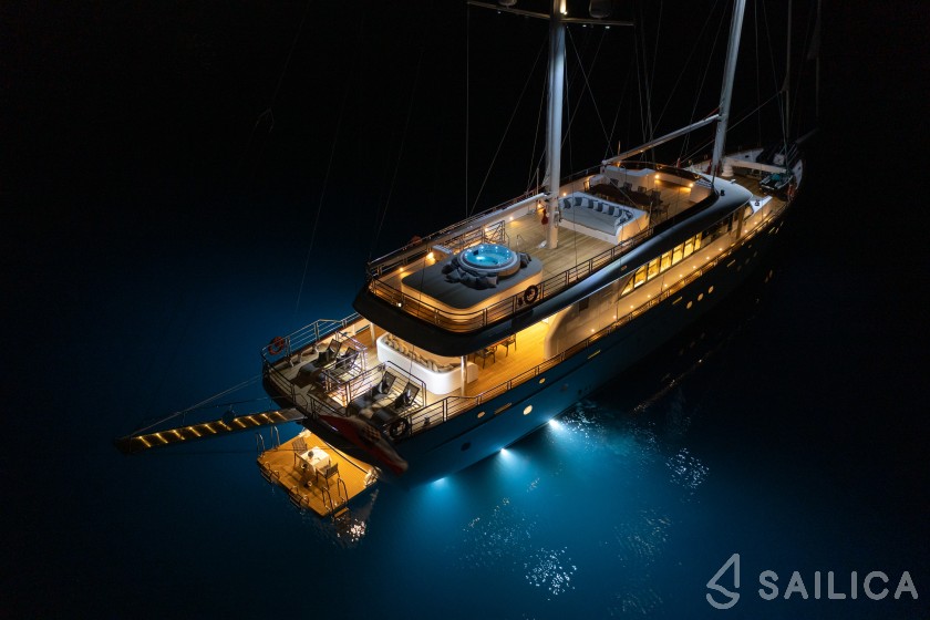 Motor sailer - Yacht Charter Sailica