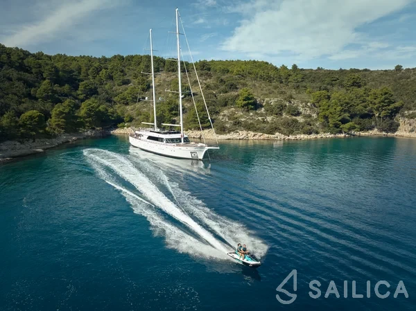 Motor sailer - Yacht Charter Sailica