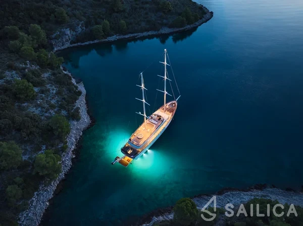 Motor sailer - Yacht Charter Sailica