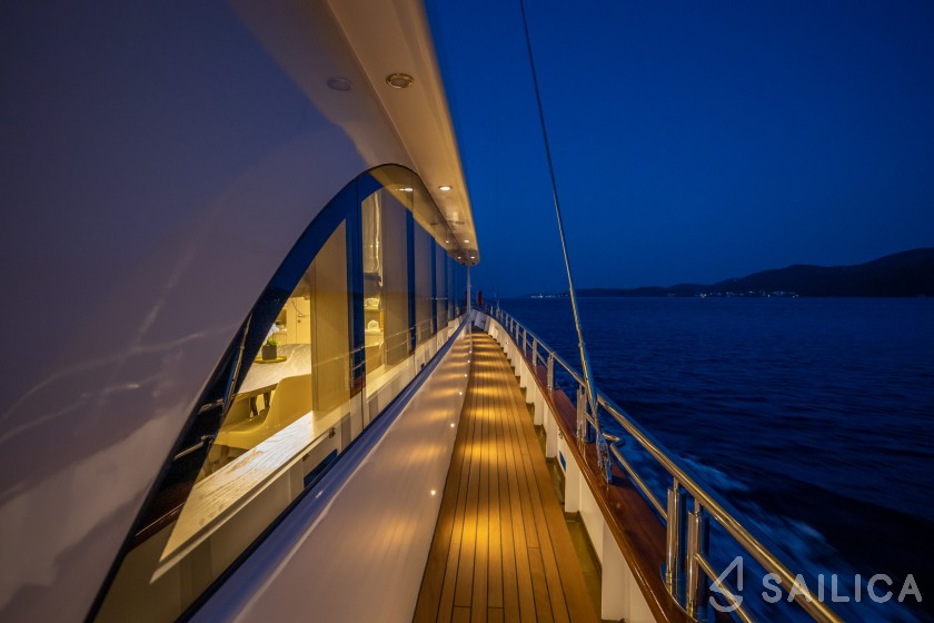 Motor sailer - Yacht Charter Sailica