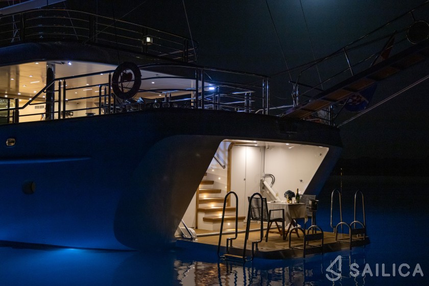 Motor sailer - Yacht Charter Sailica