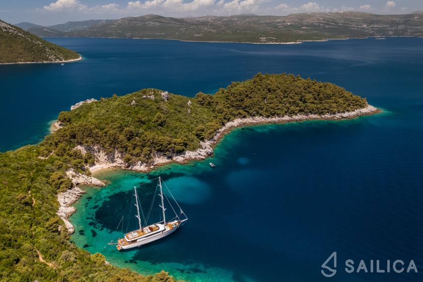Motor sailer - Yacht Charter Sailica