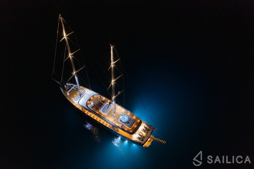 Motor sailer - Yacht Charter Sailica