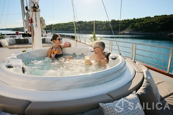 Motor sailer - Yacht Charter Sailica