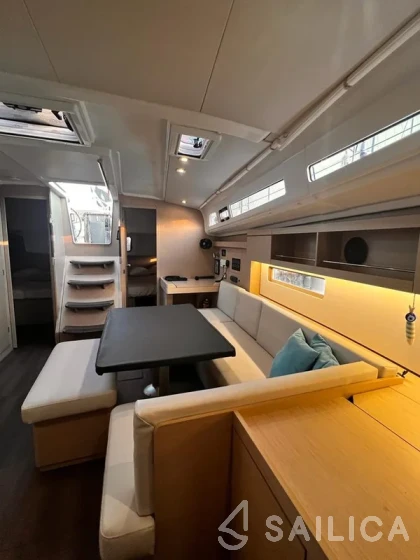 Oceanis 40.1 - Yacht Charter Sailica