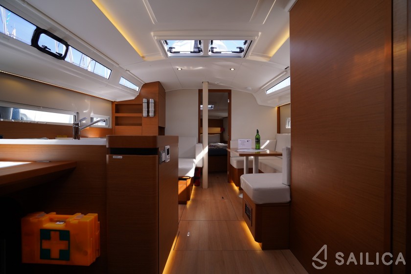 Sun Odyssey 410 - Yacht Charter Sailica