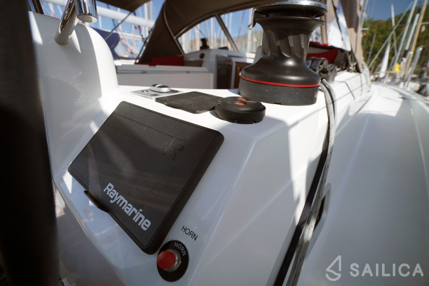 Sun Odyssey 410 - Yacht Charter Sailica