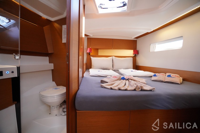 Sun Odyssey 410 - Yacht Charter Sailica