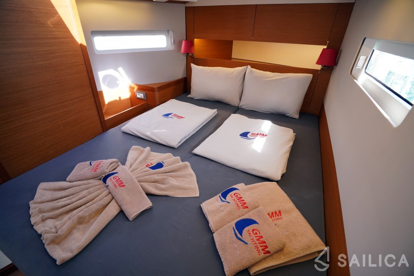 Sun Odyssey 410 - Yacht Charter Sailica