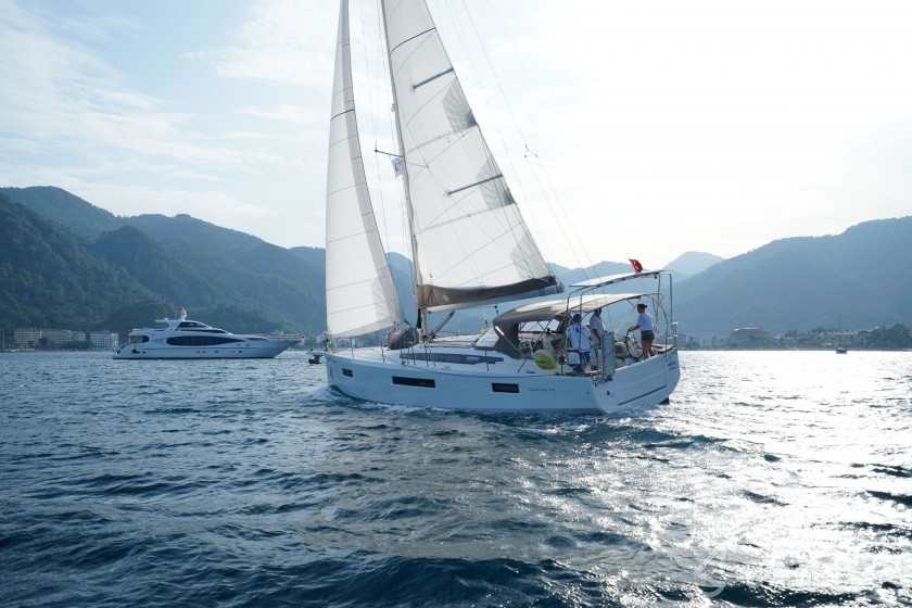 Sun Odyssey 410 - Yacht Charter Sailica