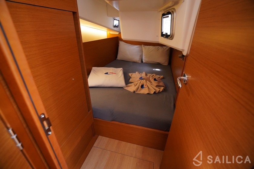 Sun Odyssey 410 - Yacht Charter Sailica