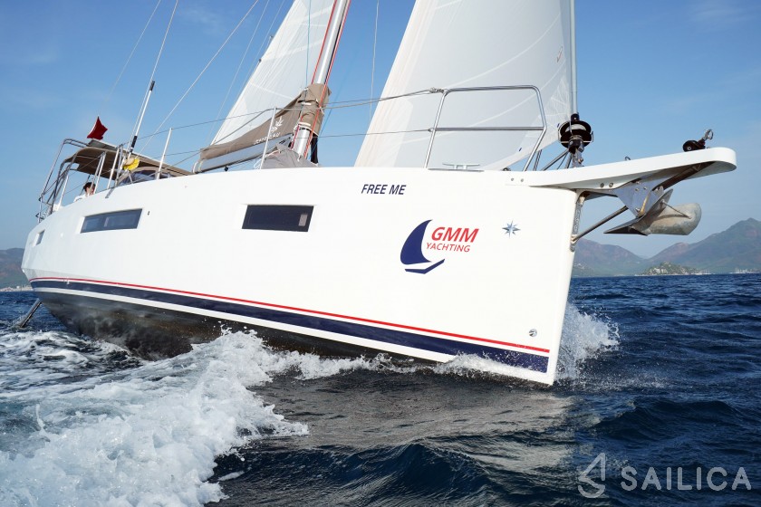 Sun Odyssey 410 - Yacht Charter Sailica