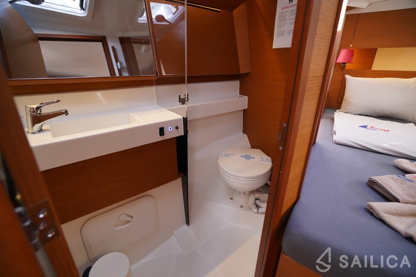 Sun Odyssey 410 - Yacht Charter Sailica