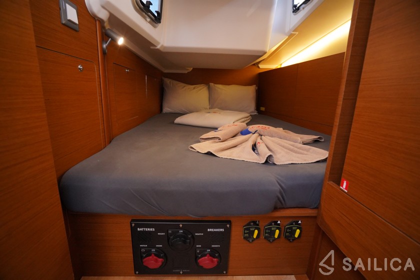 Sun Odyssey 410 - Yacht Charter Sailica