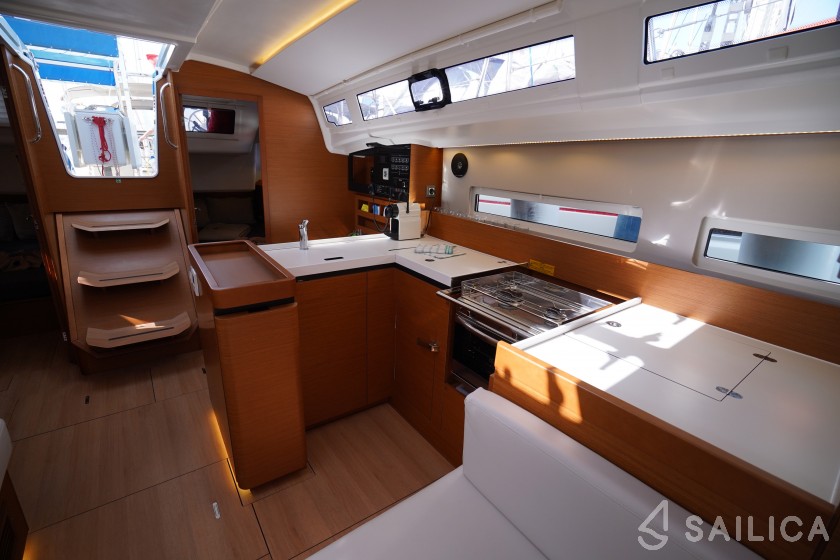 Sun Odyssey 410 - Yacht Charter Sailica