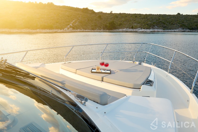 Absolute 50 Fly - Yacht Charter Sailica
