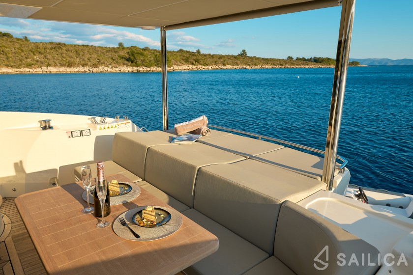 Absolute 50 Fly - Yacht Charter Sailica