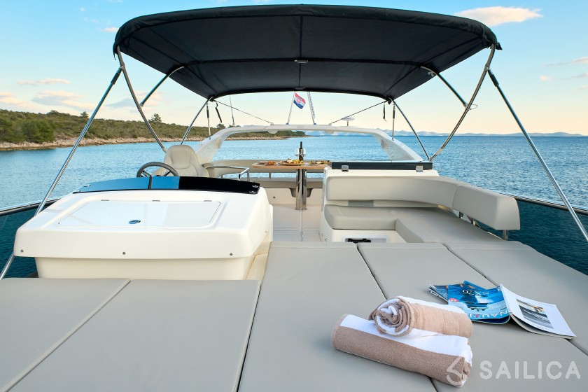 Absolute 50 Fly - Yacht Charter Sailica