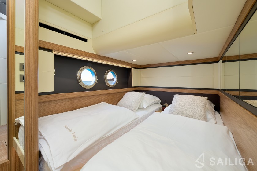 Absolute 50 Fly - Yacht Charter Sailica