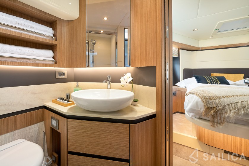 Absolute 50 Fly - Yacht Charter Sailica