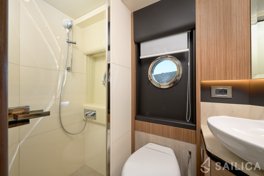 Absolute 50 Fly - Yacht Charter Sailica