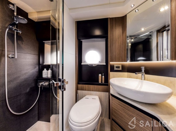 Absolute 50 Fly - Yacht Charter Sailica