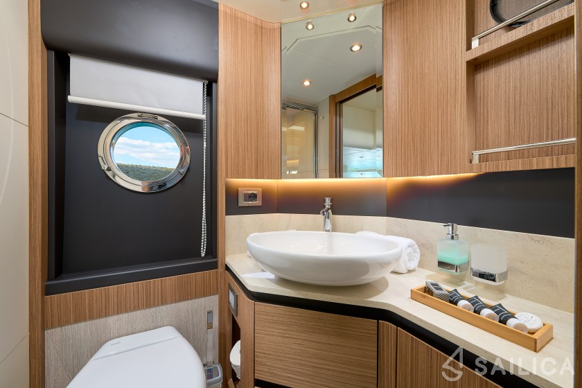 Absolute 50 Fly - Yacht Charter Sailica