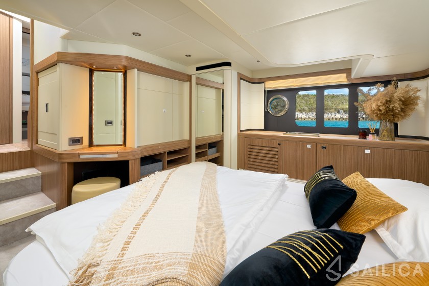 Absolute 50 Fly - Yacht Charter Sailica