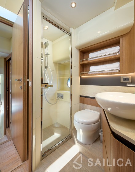 Absolute 50 Fly - Yacht Charter Sailica