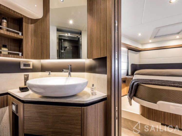 Absolute 50 Fly - Yacht Charter Sailica