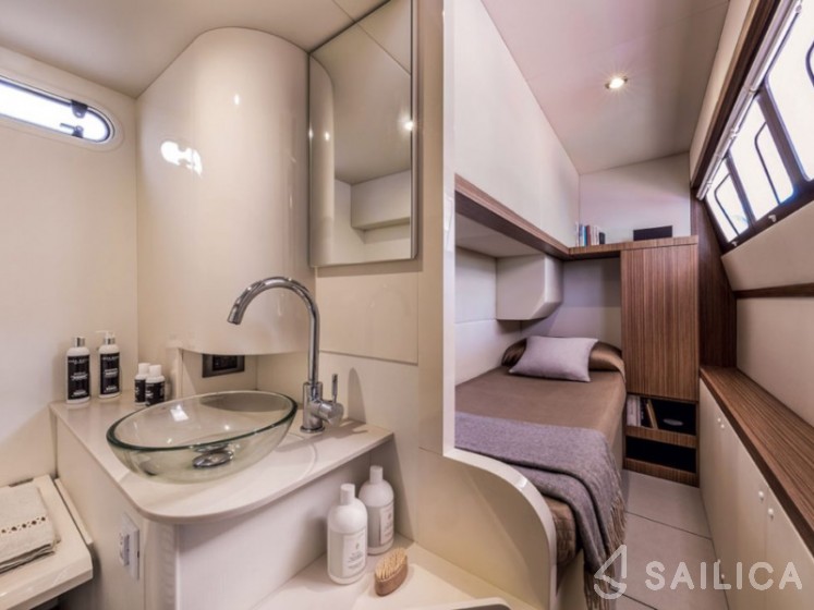 Absolute 50 Fly - Yacht Charter Sailica