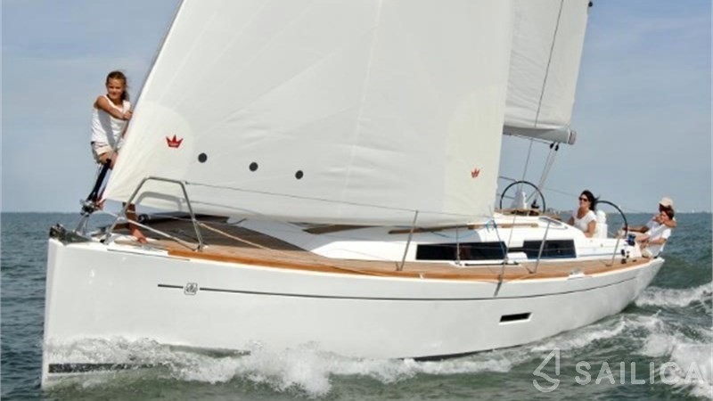 Dufour 335 GL - Yacht Charter Sailica