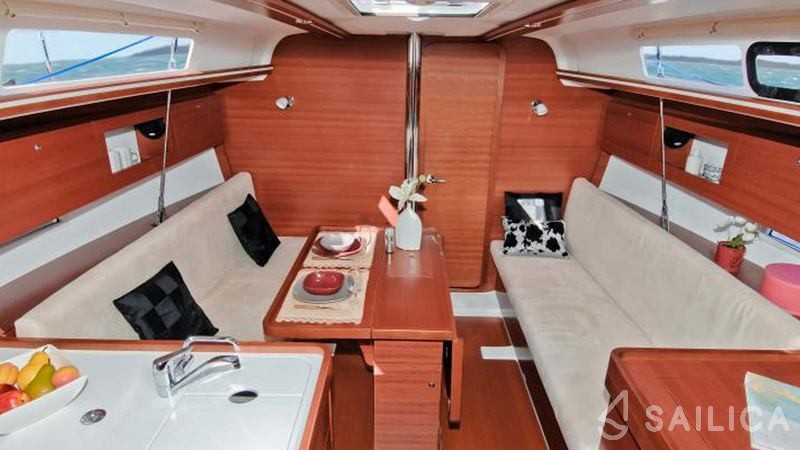 Dufour 335 GL - Yacht Charter Sailica