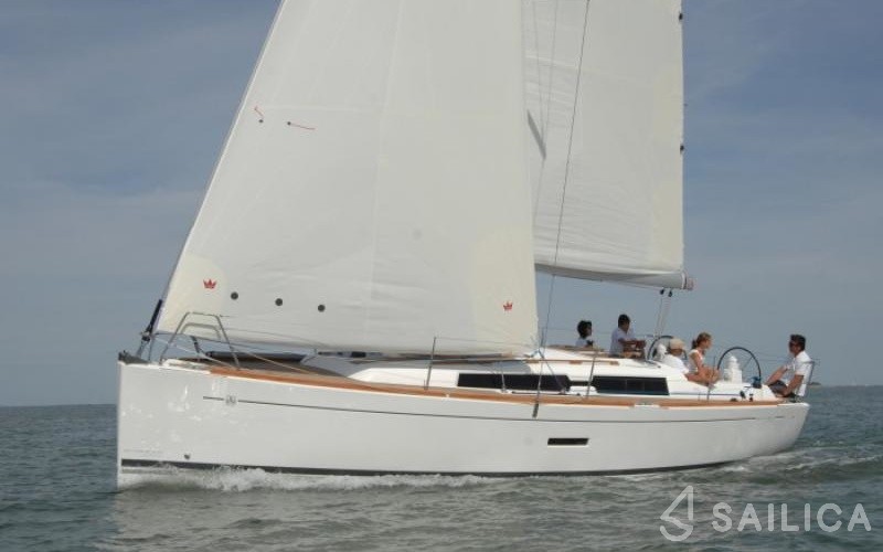 Dufour 335 GL - Yacht Charter Sailica