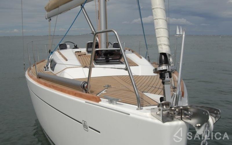 Dufour 335 GL - Yacht Charter Sailica