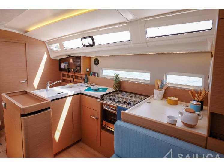 Sun Odyssey 410 - Yacht Charter Sailica