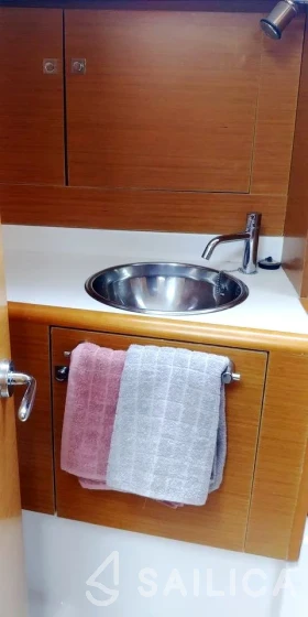 Sun Odyssey 409 - Yacht Charter Sailica