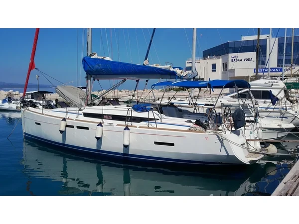 Sun Odyssey 409 - Yacht Charter Sailica