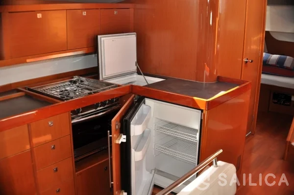 Oceanis 48 - Yacht Charter Sailica