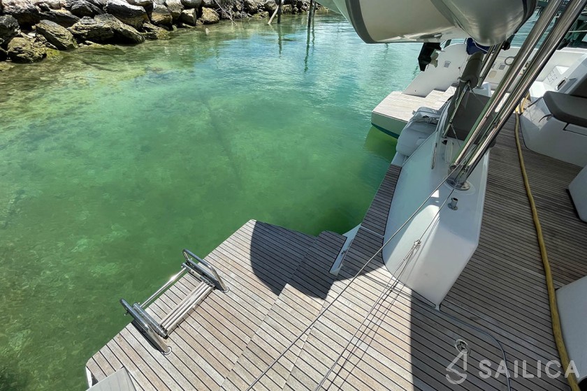 Lagoon 42 - Yacht Charter Sailica