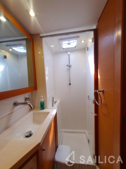 Lagoon 450  Flybridge - Yacht Charter Sailica