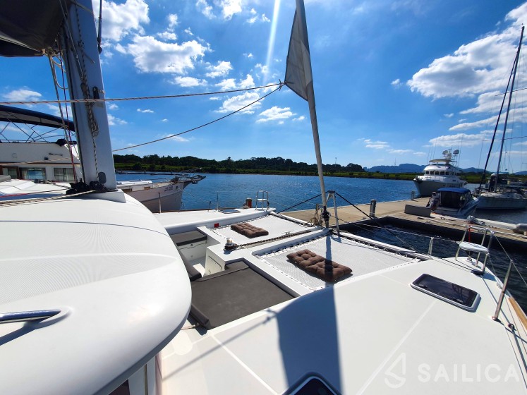 Lagoon 450  Flybridge - Yacht Charter Sailica