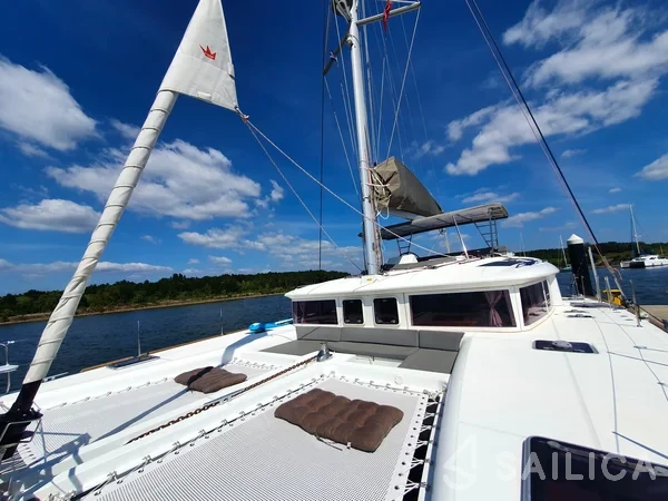 Lagoon 450  Flybridge - Yacht Charter Sailica