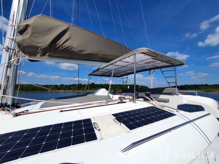 Lagoon 450  Flybridge - Yacht Charter Sailica