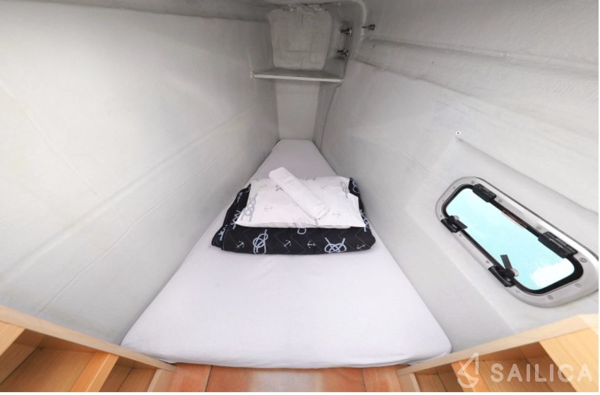 Lagoon 450  Flybridge - Yacht Charter Sailica