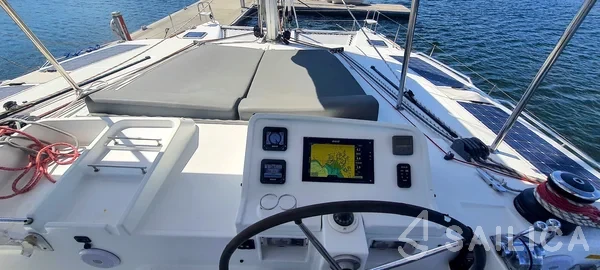 Lagoon 450  Flybridge - Yacht Charter Sailica