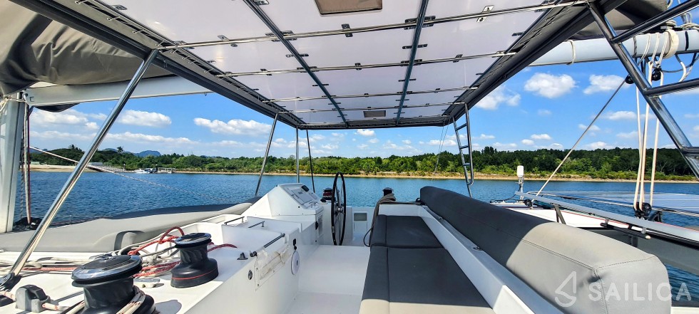 Lagoon 450  Flybridge - Yacht Charter Sailica