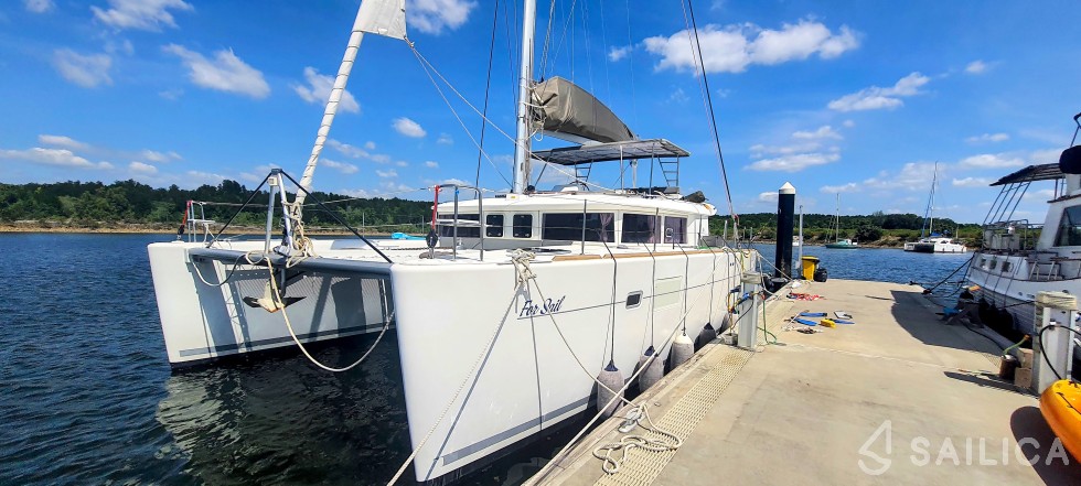 Lagoon 450  Flybridge - Yacht Charter Sailica