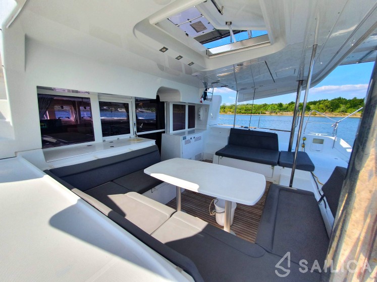 Lagoon 450  Flybridge - Yacht Charter Sailica