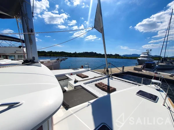 Lagoon 450  Flybridge - Yacht Charter Sailica